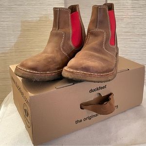 Duckfeet Roskilde Chelsea boots in Cocoa with red elastic size 9/eu 40